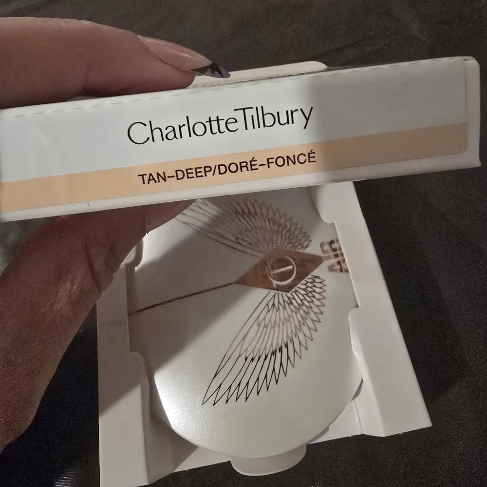 NIB $49 Charlotte Tilbury AIRBRUSH BRIGHTENING FLAWLESS FINISHTAN Tan/deep